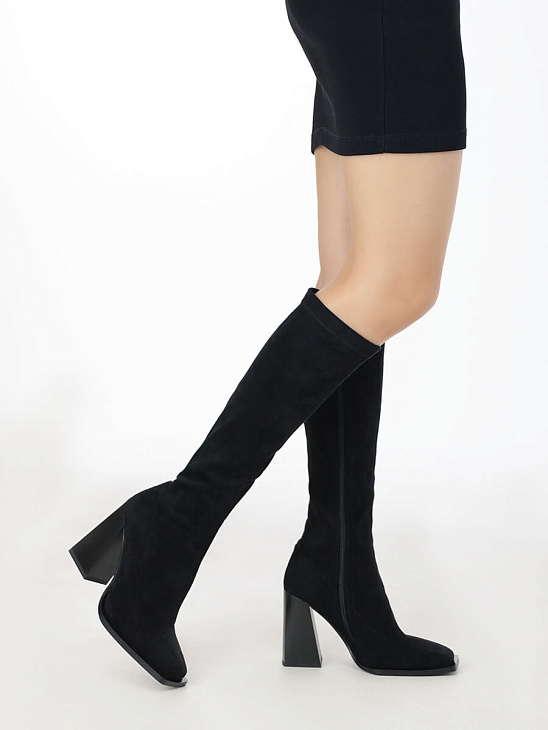 Knee boots