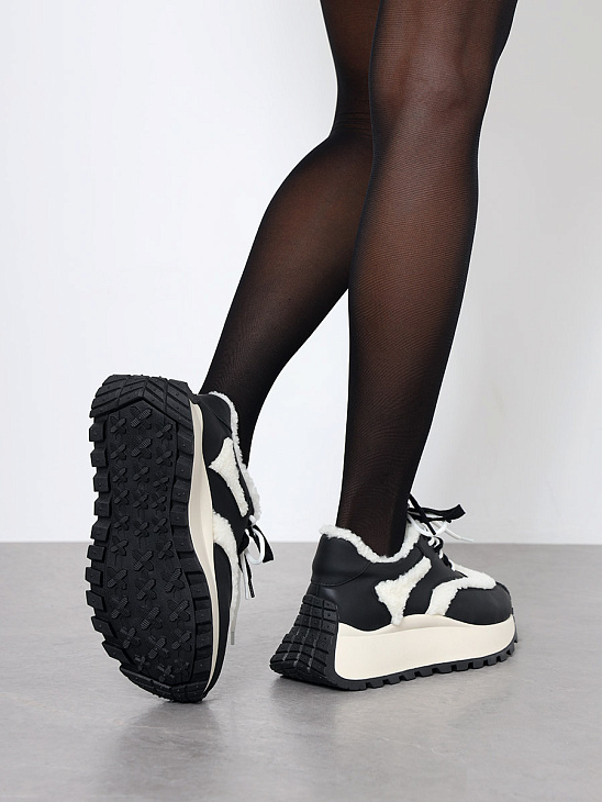 Mesh sneakers