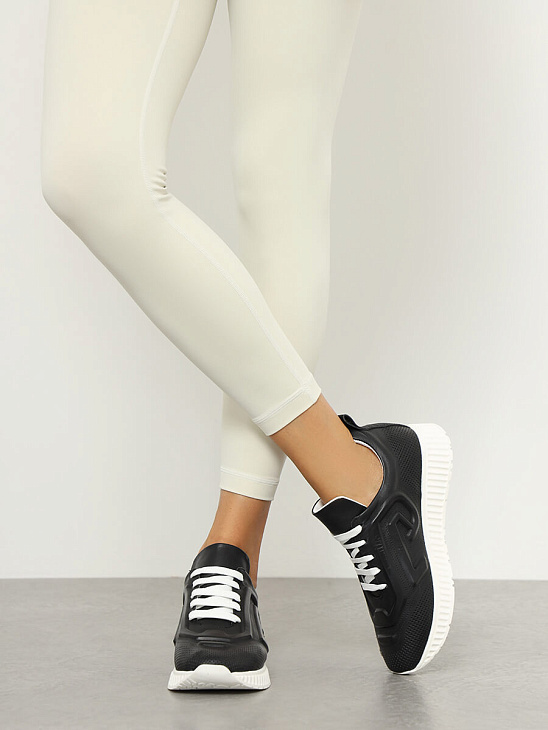 Mesh sneakers