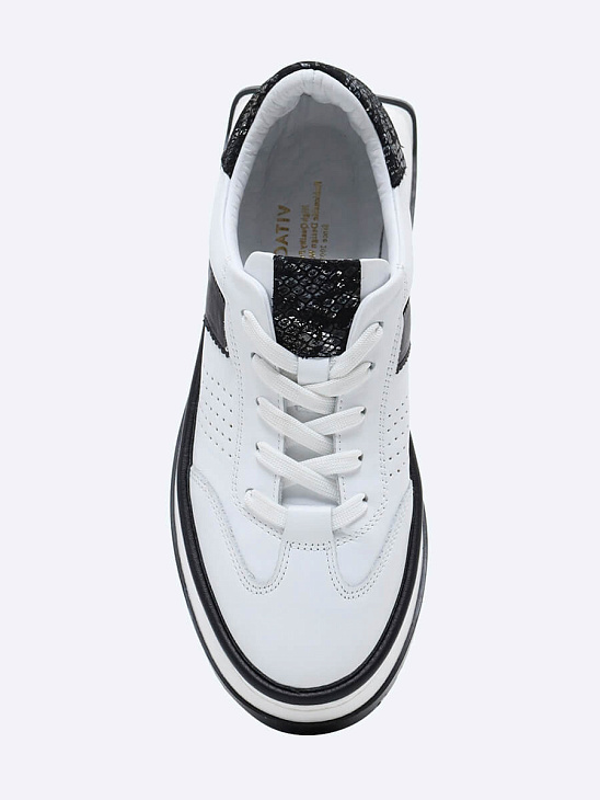 Mesh sneakers