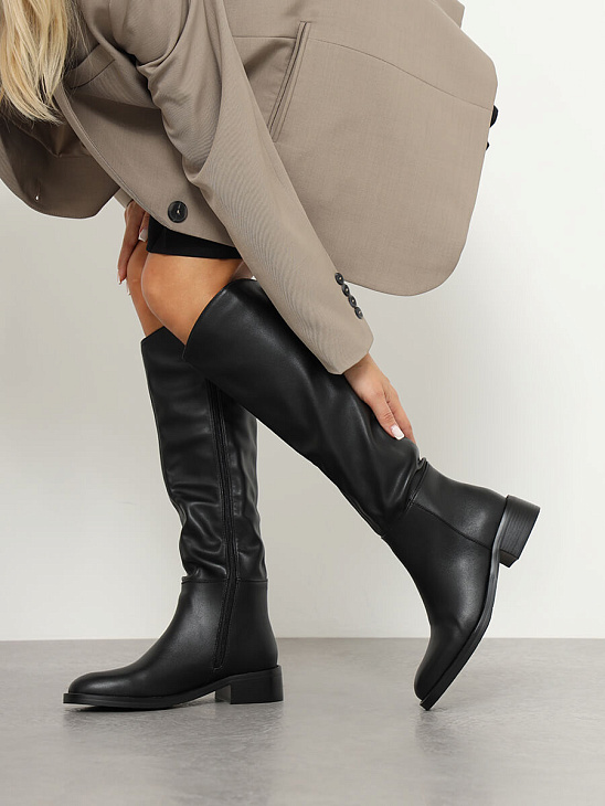 Knee boots