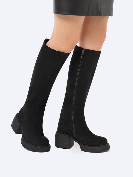 Knee boots