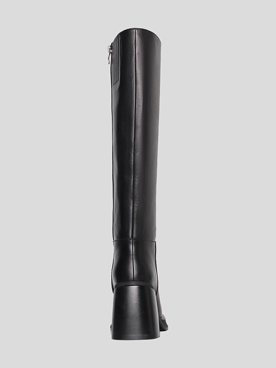 Knee boots