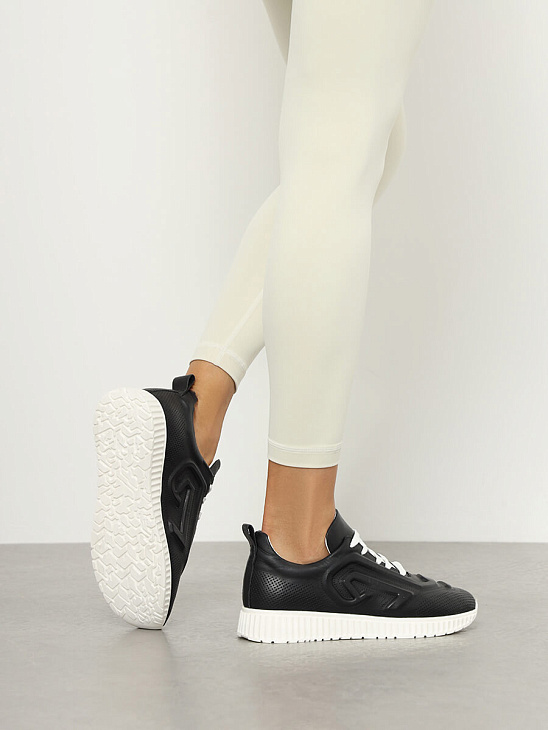 Mesh sneakers